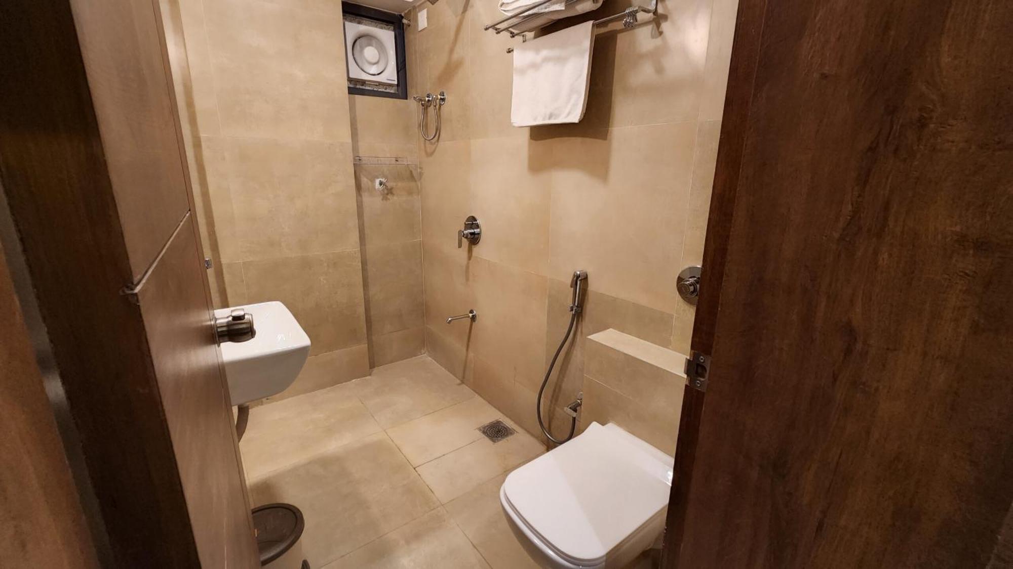 ניו דלהי Hotel Crystal Inn Plaza Delhi Airport מראה חיצוני תמונה